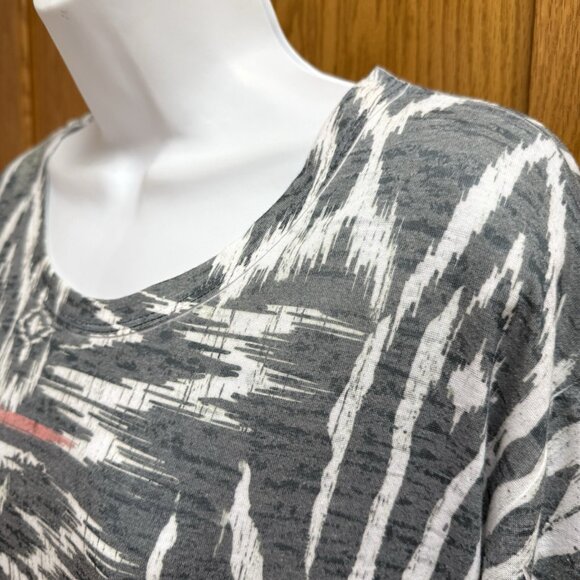 Jess & Jane Multi Contrast Gray & White Print Tunic Top - 2X - Made in the USA - Picture 2 of 4